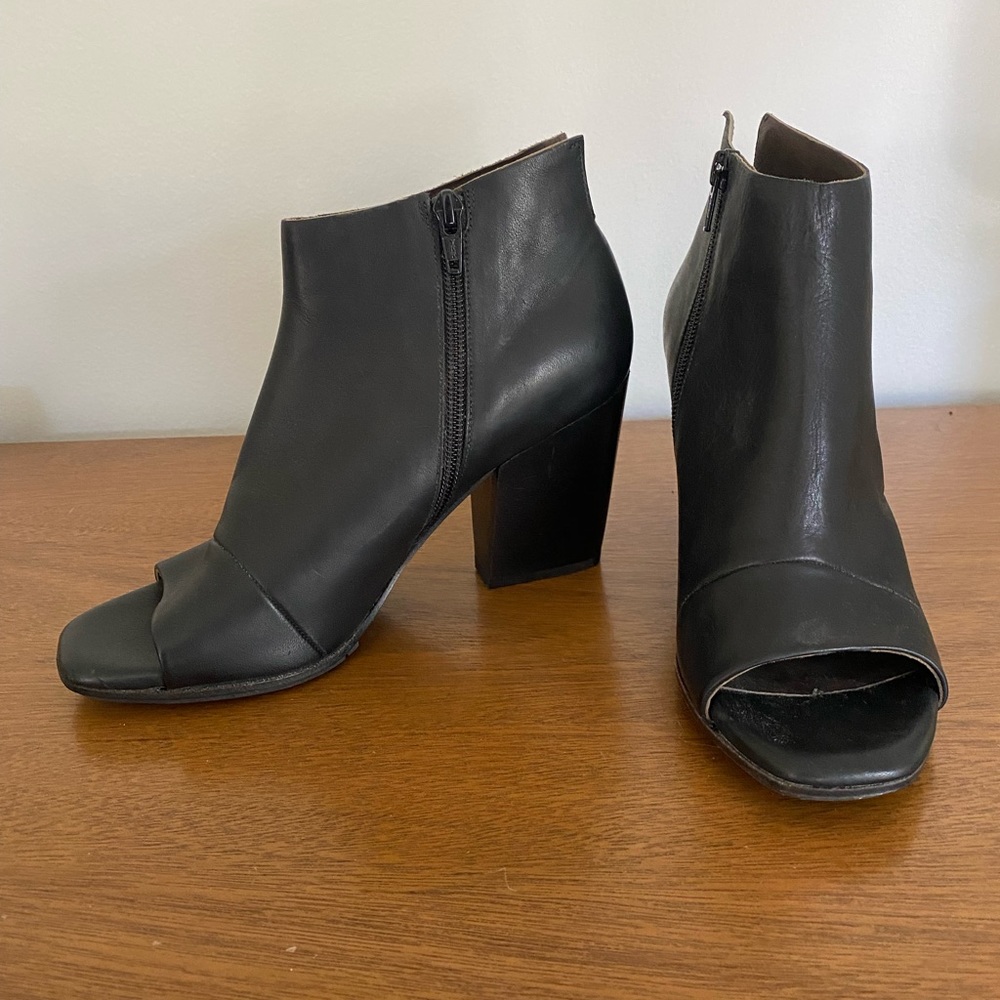 Coclico heeled booties--worn once